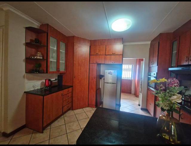 3 BEDROOM HOUSE FOR SALE IN COUNTRY VIEW